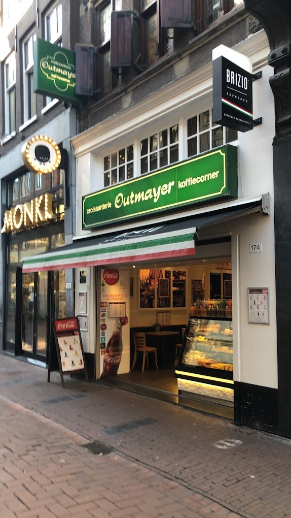 Croissanterie Outmayer Kalverstraat storefront in Amsterdam